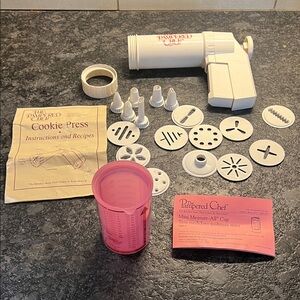 Pampered Chef White Cookie Press with Pink Measuring Cup